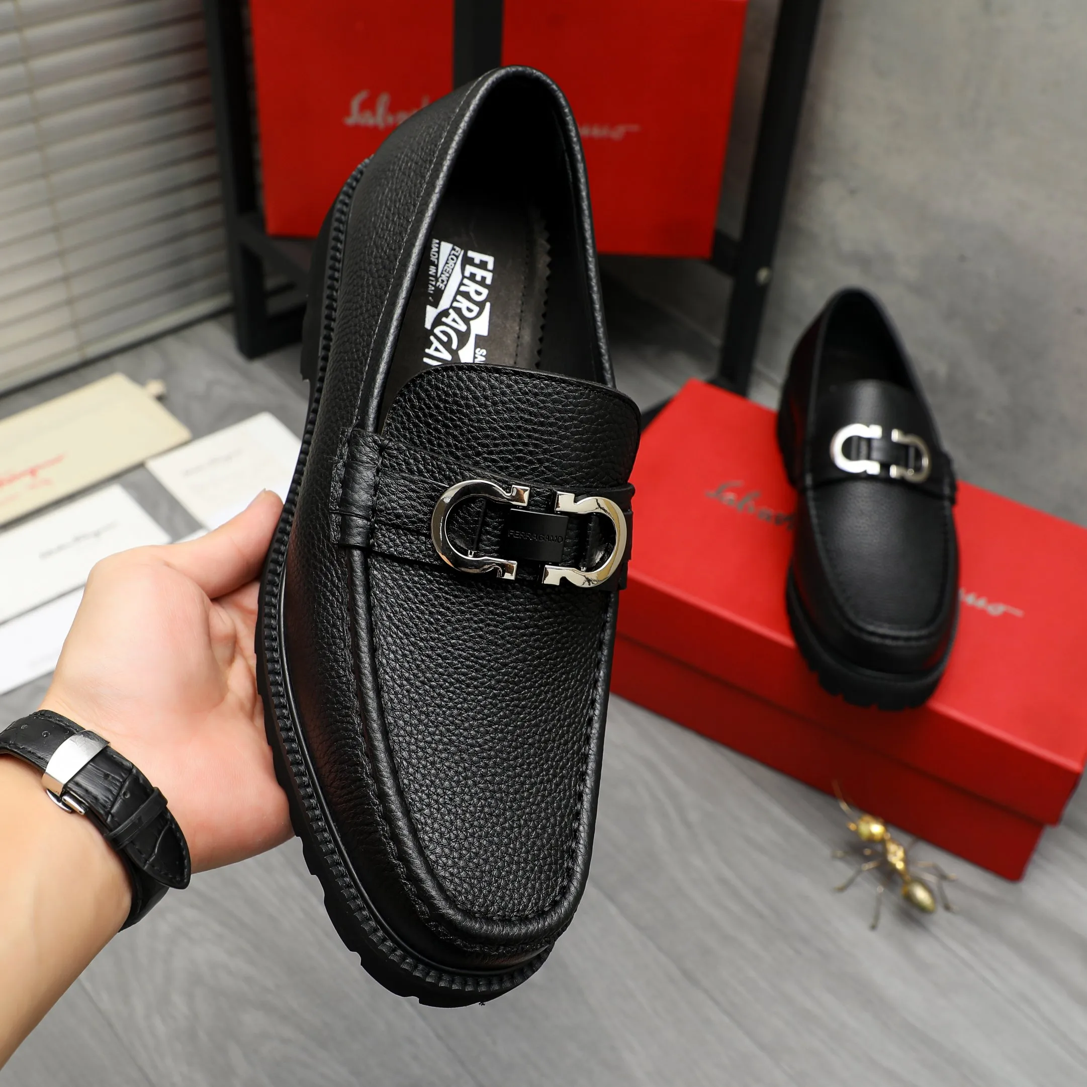 Men's shoes 💰540 Product trademark: Ferragamo "Ferragamo" business slip-on leather shoes Regular size: 38-44 (45.46 custom-made, non-returnable) Product materials: Selected high-quality small pebbled cowhide upper, cowhide lining, original outsole